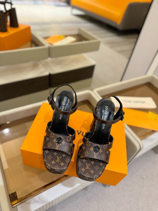 Босоножки фото 4