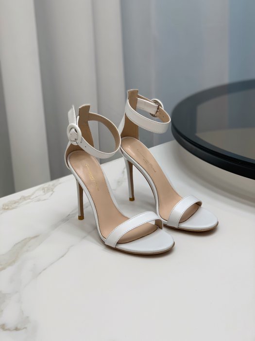 Босоножки фото 9