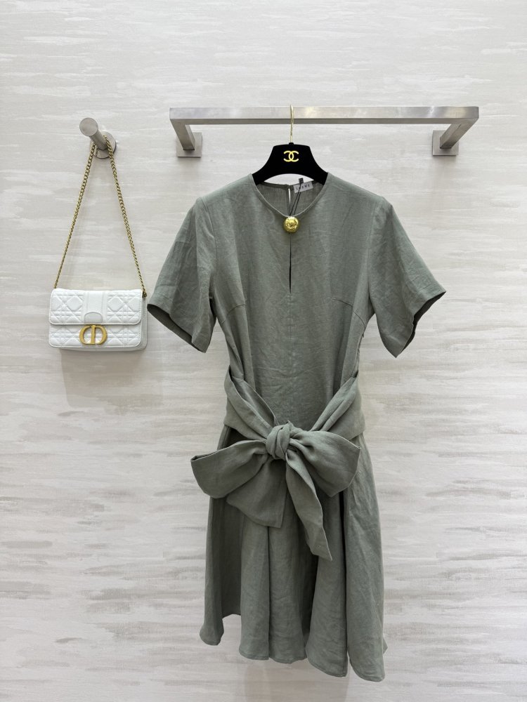 Linseed dress in French style from short sleeves