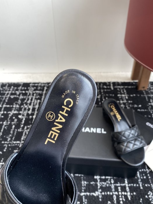 Шльопанці жіночі фото 7