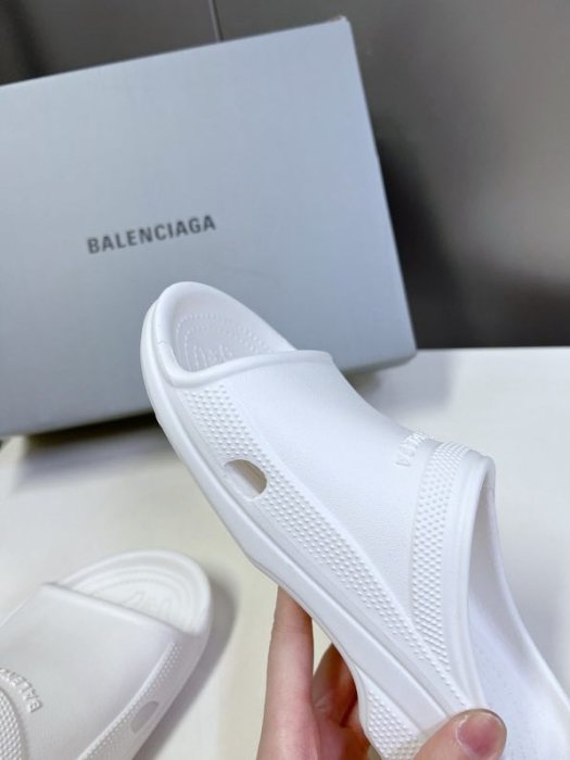 Шлепанцы женские фото 2