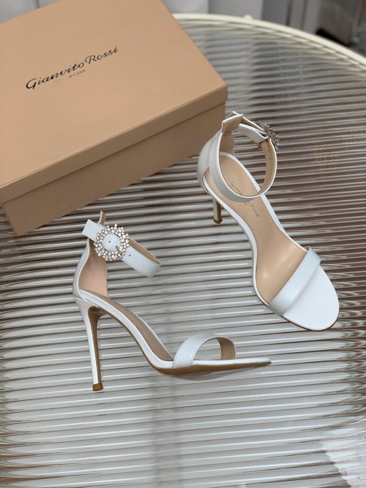 Босоножки фото 5