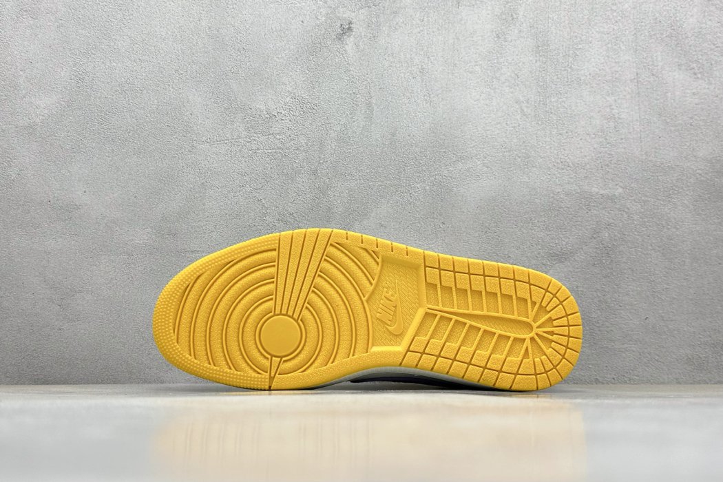 Кроссовки Travis Scott x Fragment Design x Air Jordan 1 Low фото 4