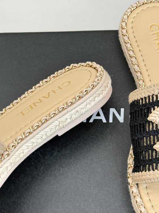 Шлепанцы женские фото 6