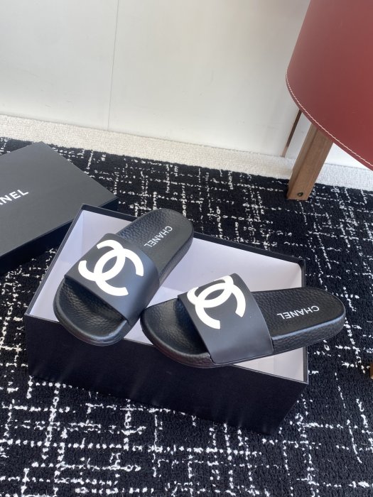 Шлепанцы женские фото 3