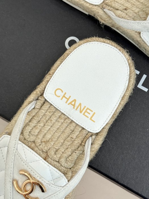 Шлепанцы женские фото 8