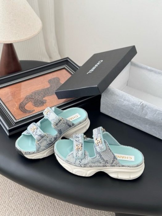 Шлепанцы женские