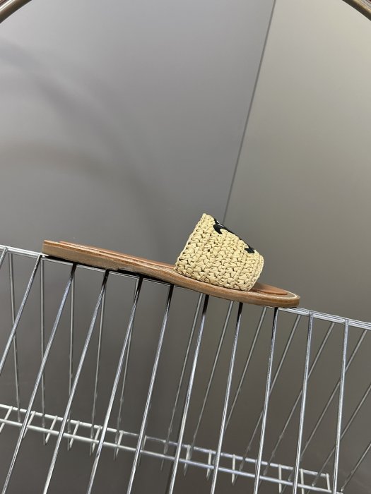 Шлепанцы женские фото 5