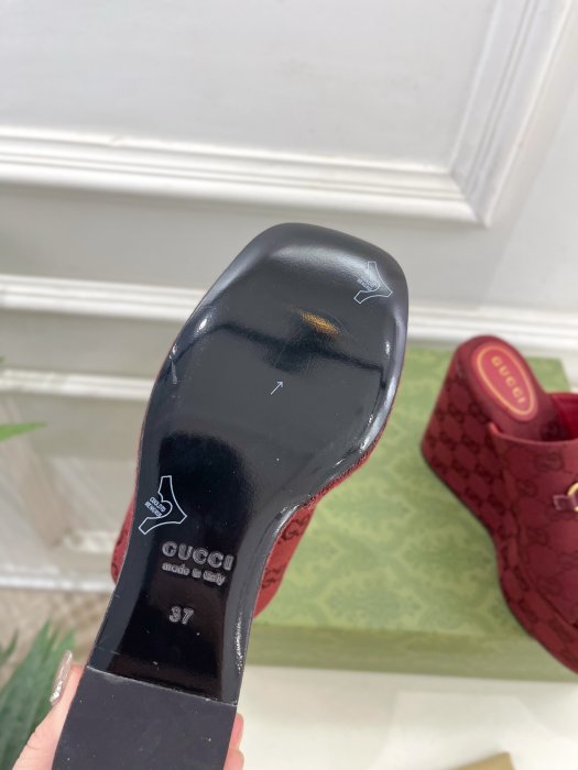 Босоножки фото 9