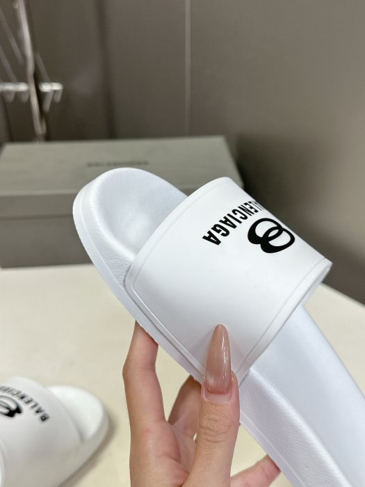 Шлепанцы фото 7