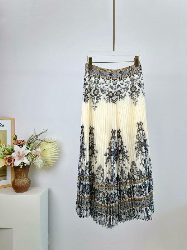 Long skirt of series ILLUMINATE фото 4