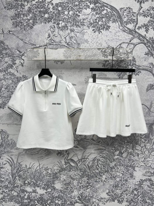 Костюм женский