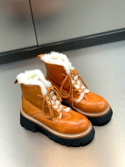 Boots women's on fur winter