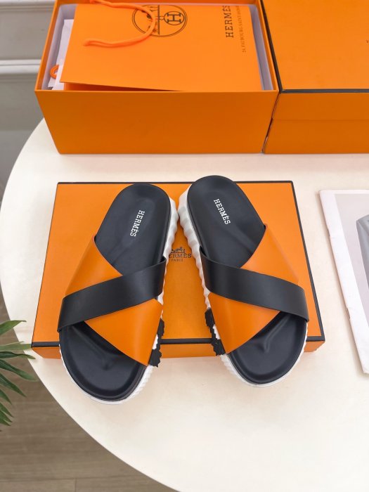 Шлепанцы женские