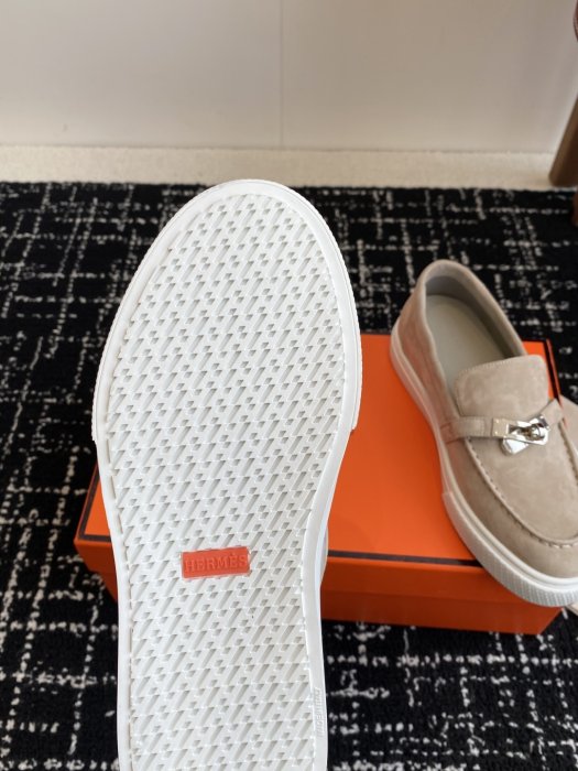 Лоферы кожаные женские фото 9