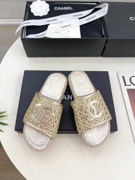 Шлепанцы женские