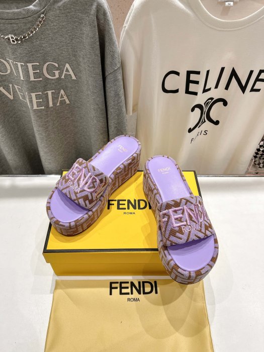 Шлепанцы фото 2