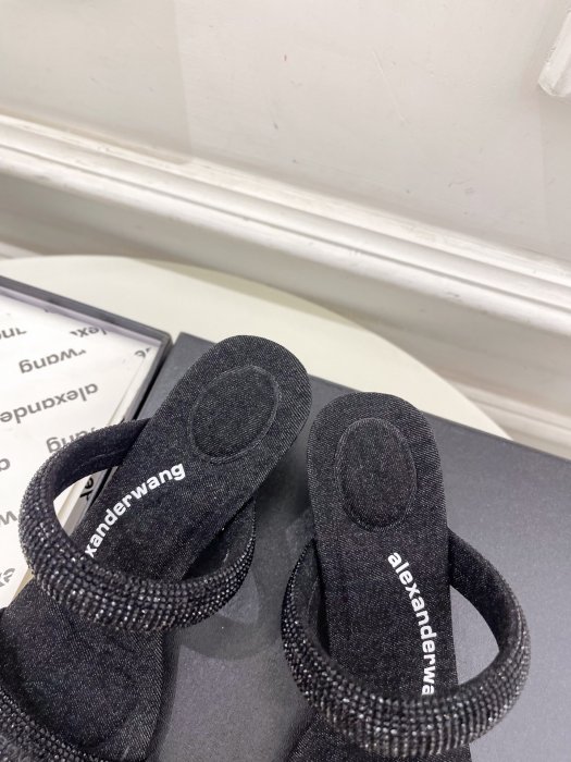 Босоножки фото 8