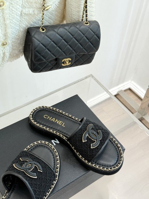 Шлепанцы женские фото 5