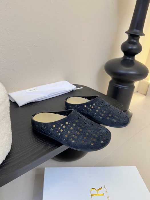 Шлепанцы фото 2