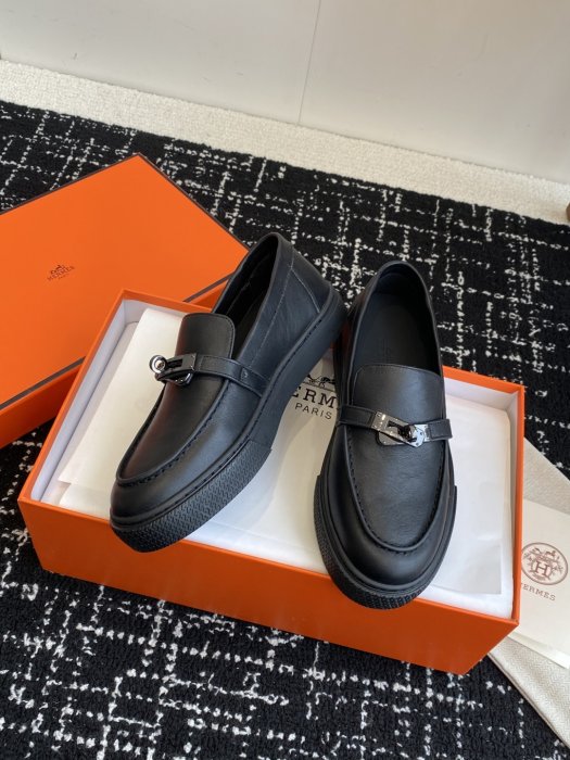 Лоферы кожаные женские фото 5