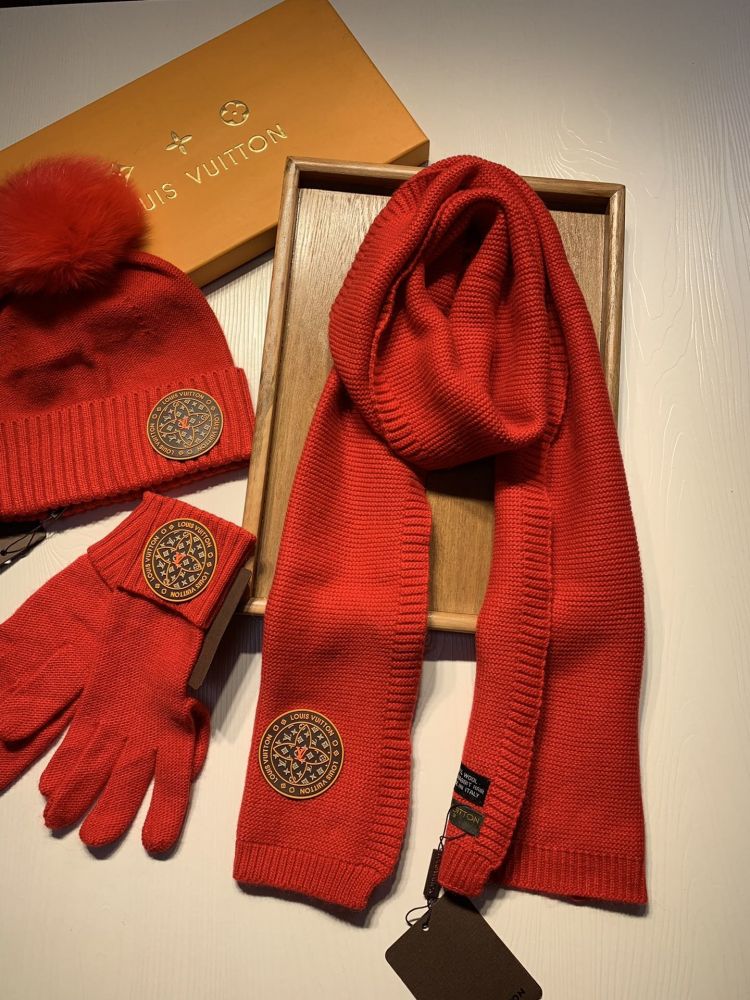 Шерстяной комплект шапка, перчатки и шарф фото 5