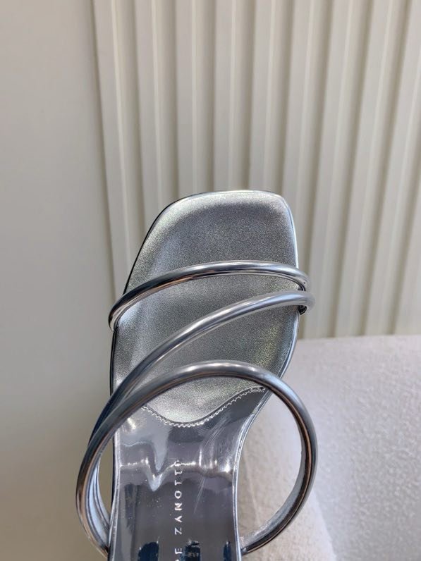 Босоніжки фото 9