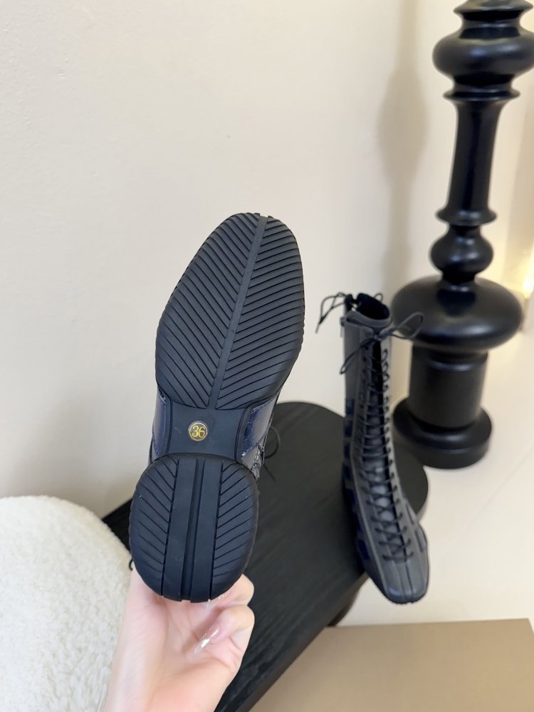 Чоботи жіночі на шнурівці фото 9