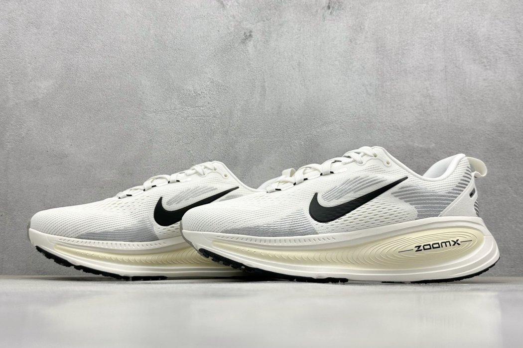 Кроссовки Zoom VOMERO 18 фото 5