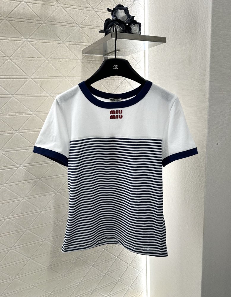 Футболка жіноча