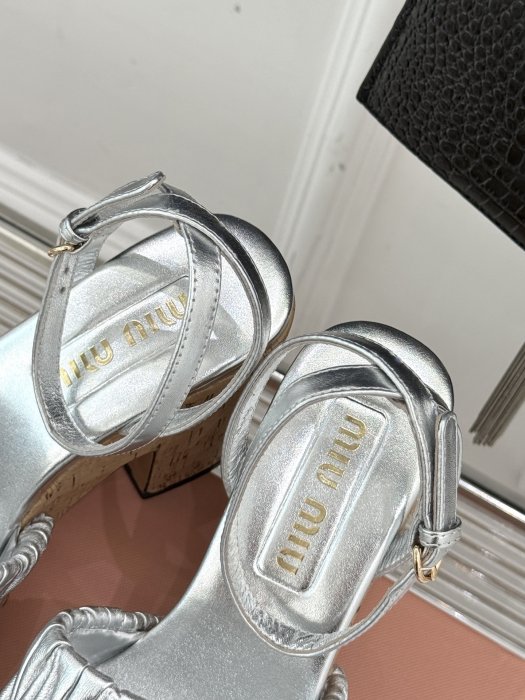 Босоножки фото 8