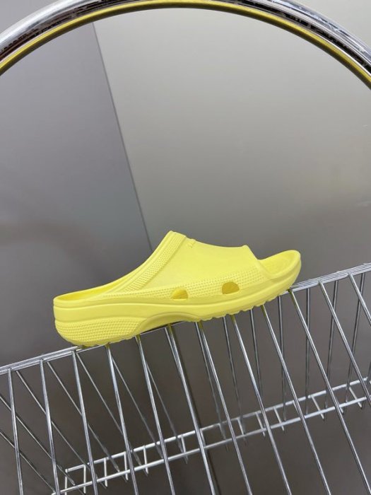 Шлепанцы женские фото 4