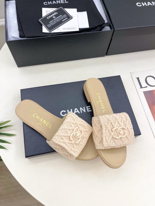 Шлепанцы женские фото 2