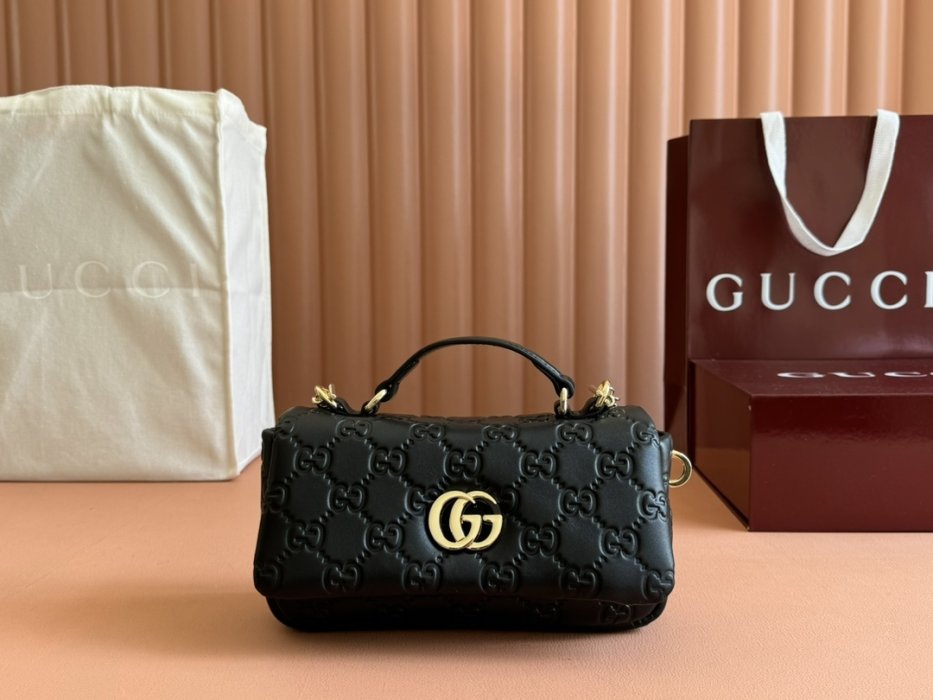 A bag women's GG Milano 21 cm