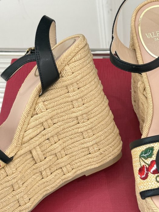 Босоножки фото 6