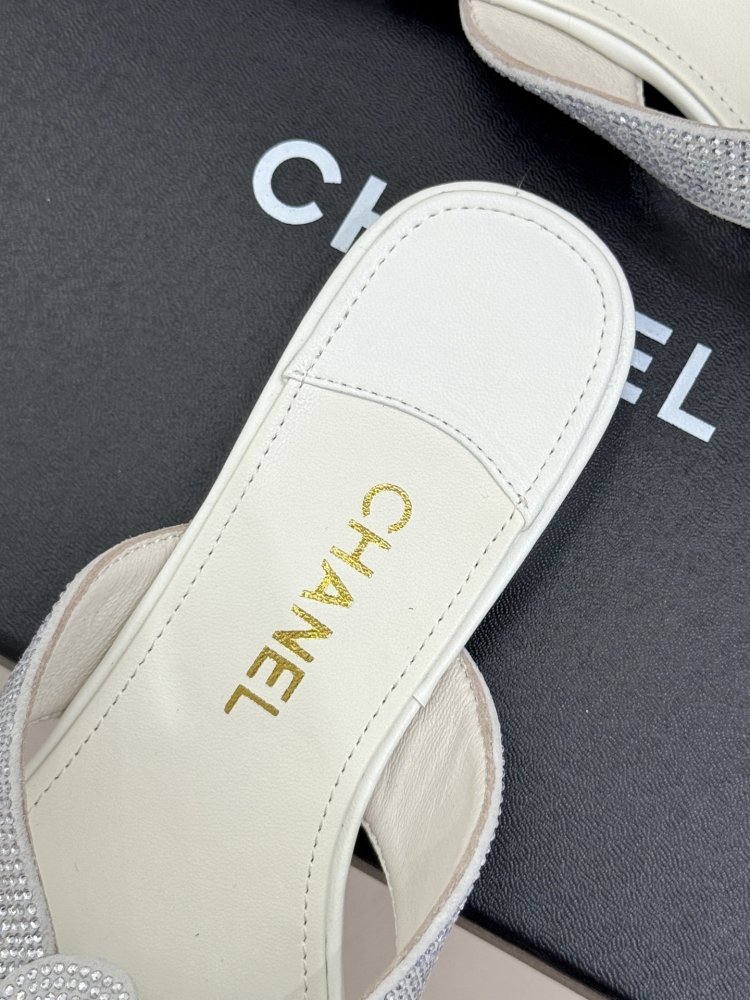 Шлепанцы женские фото 8