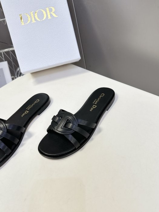 Шлепанцы женские фото 3