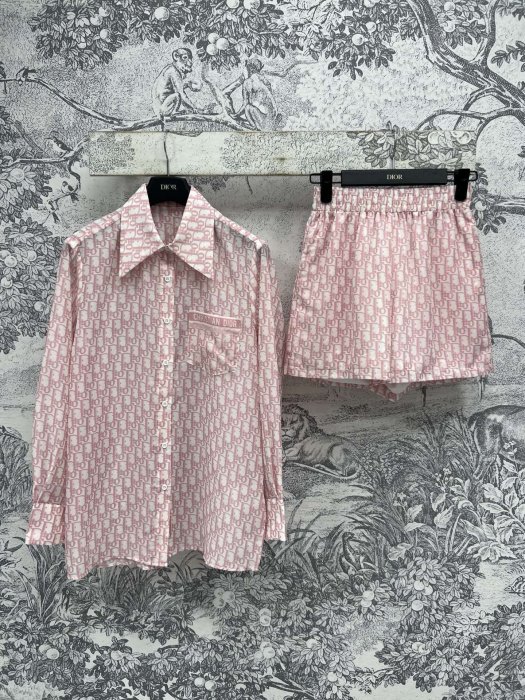 Костюм женский