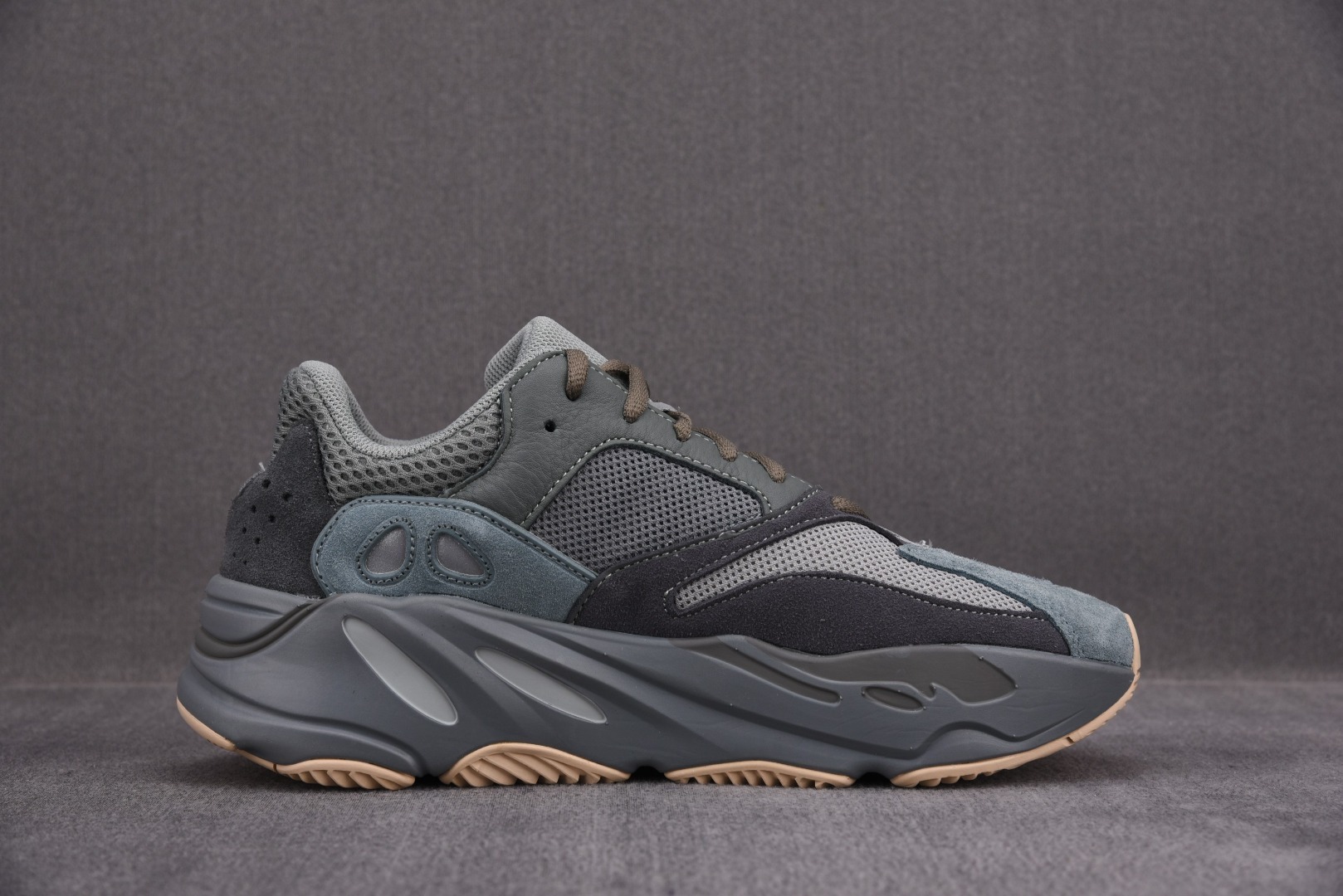 Sneakers Yeezy Boost 700 фото 2