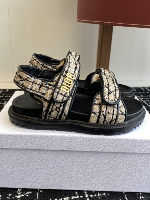 Сандалі жіночі фото 2