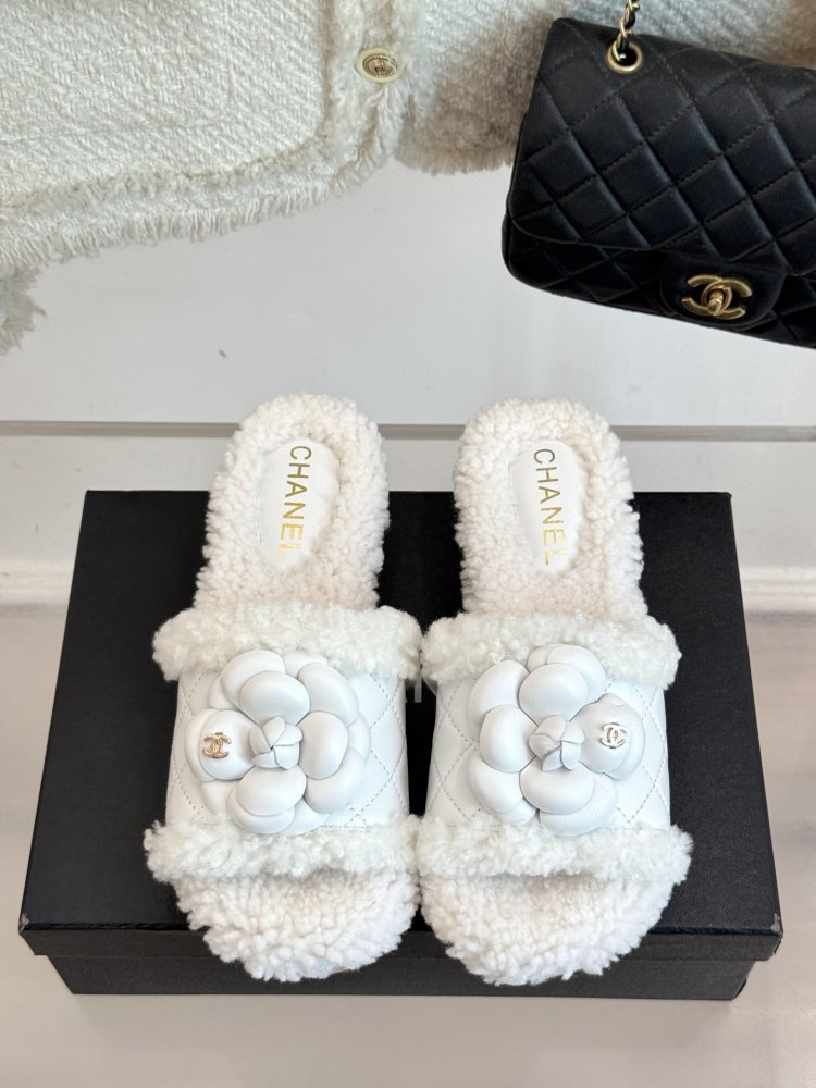 Шлепанцы женские фото 4