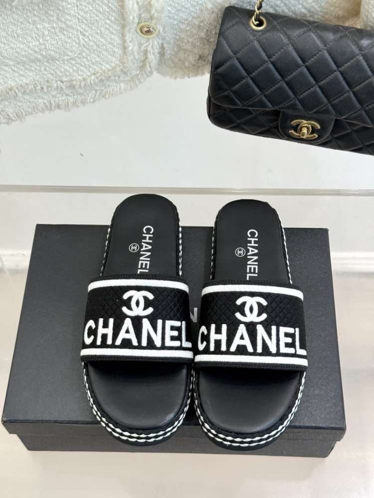 Шльопанці жіночі фото 4