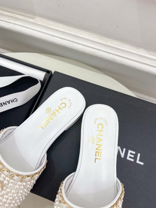 Шлепанцы женские фото 8