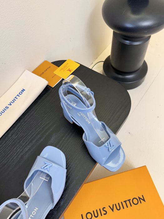 Босоножки фото 4