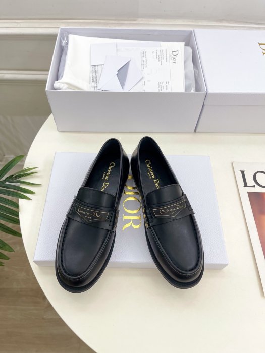 Лоферы женские