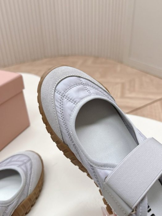 Кроссовки женские фото 3