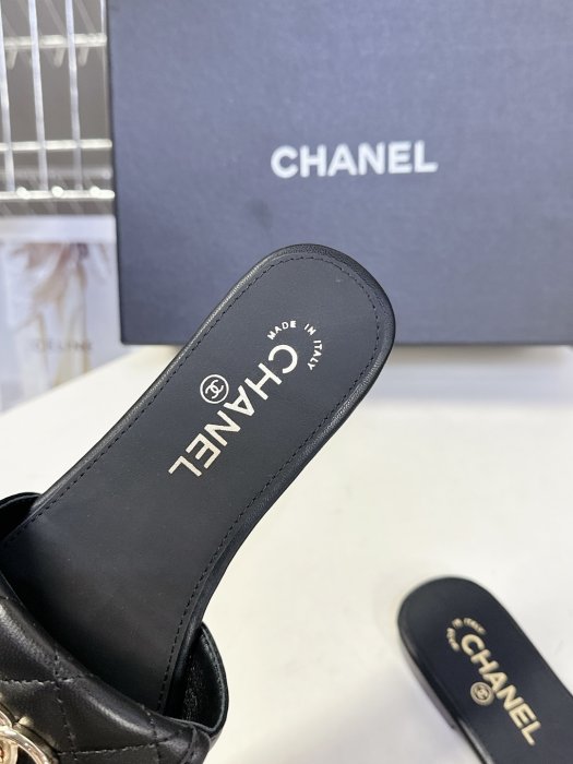 Шлепанцы женские фото 7