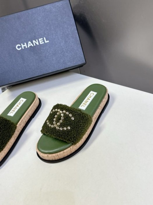 Шлепанцы женские фото 8