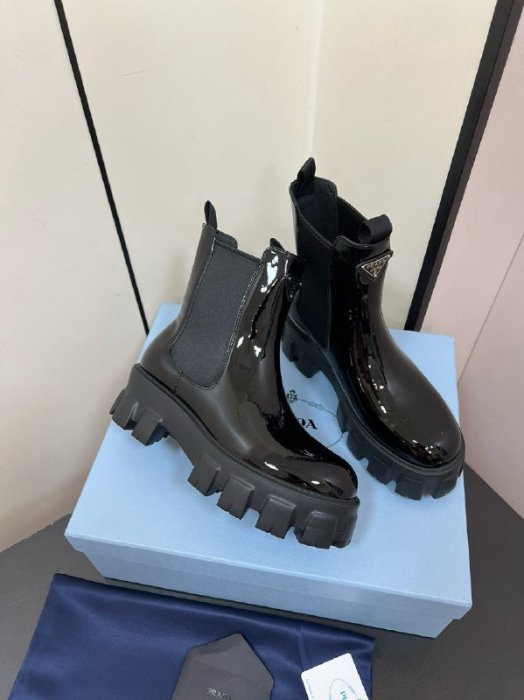 Boots women's