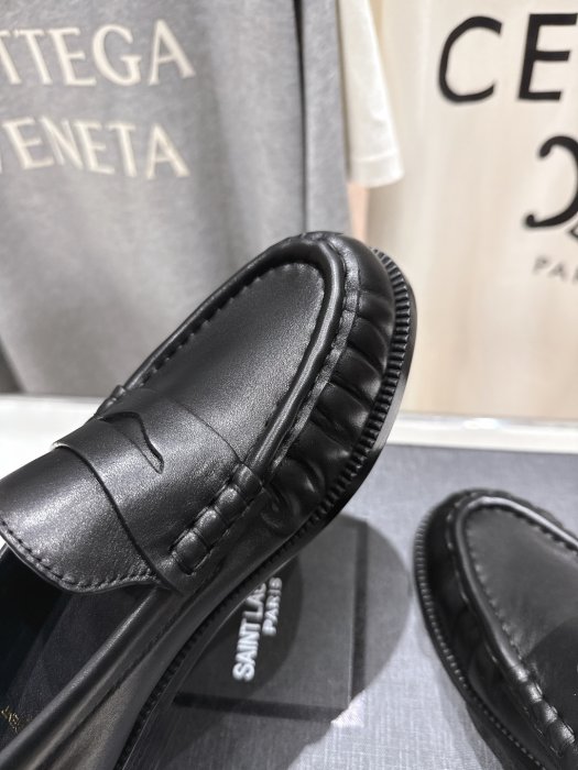 Лоферы кожаные женские фото 7